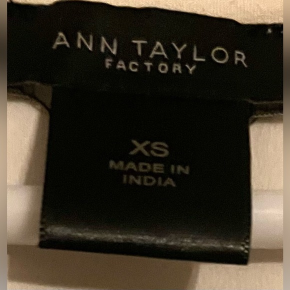 Ann Taylor Lovely Off White Top Like New,  Size XS - Picture 3 of 6